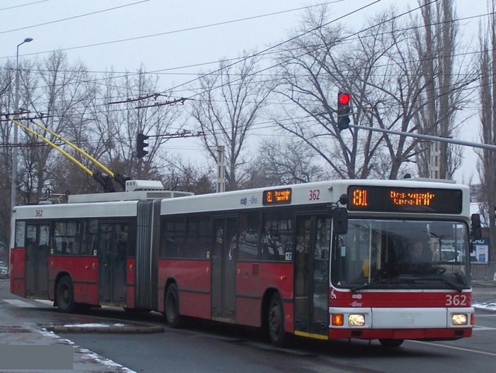 Former Eberswalde articulated trolleybus 033 of the Austrian type ÖAF Gräf & Stift NGE 152 M17 in Budapest/H with the
car no. 362 on the Cserto utca.